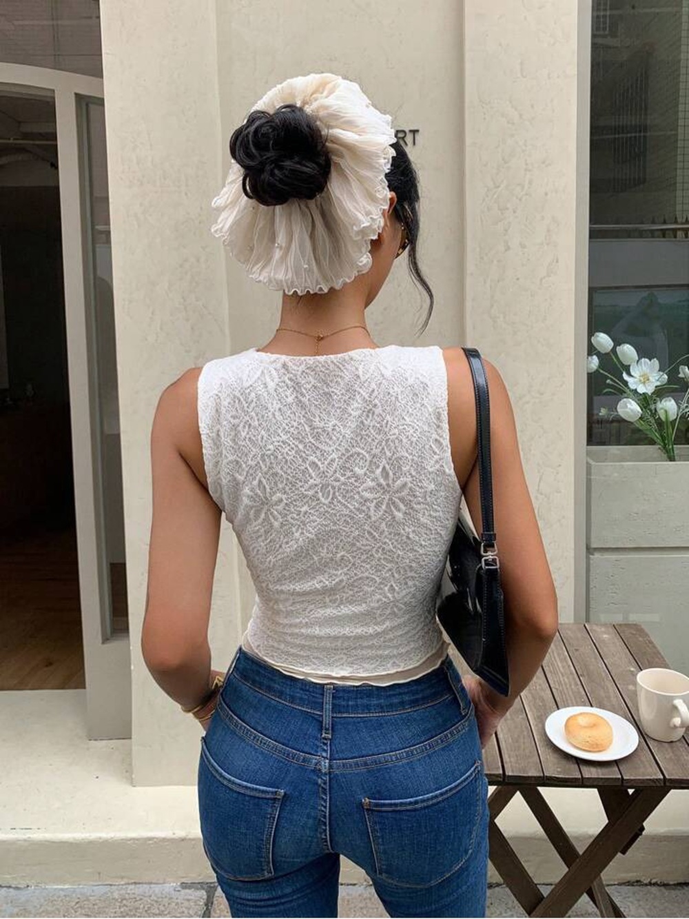Cream Lace Sleeveless Scalloped Tank Top - Picture 2 of 6